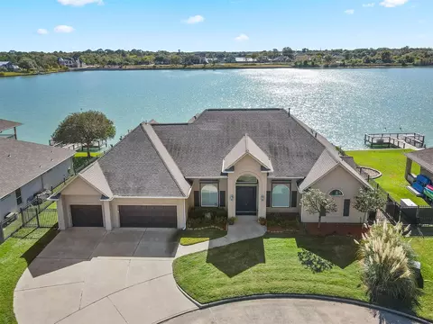 8901 Shiloh St, Texas City, TX 77591