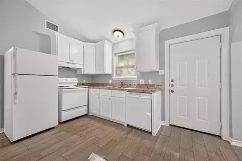 Kitchen - 9898 Arbor Oak, Willis, TX 77318 photo 1 of 4
