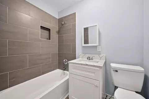 Bath - 9898 Arbor Oak, Willis, TX 77318 photo 2 of 2
