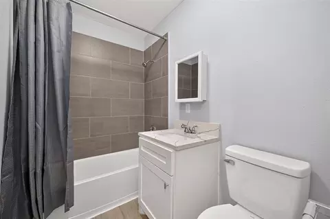 Bath - 9898 Arbor Oak, Willis, TX 77318 photo 1 of 2