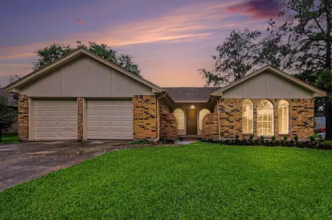 3810 Clover Dr, Alvin, TX 77511