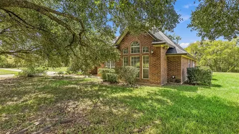8002 Chockataw Ln, Navasota, TX 77868