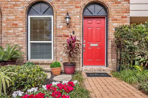 6469 Olympia Dr, Houston, TX 77057