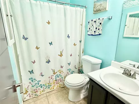 Bath - 3719 Nutwood Ln, Spring, TX 77389 photo 2 of 3