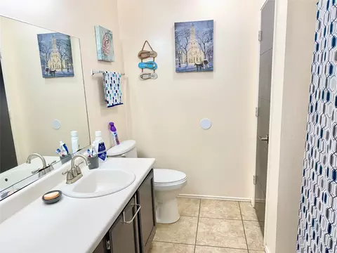 Bath - 3719 Nutwood Ln, Spring, TX 77389 photo 1 of 3