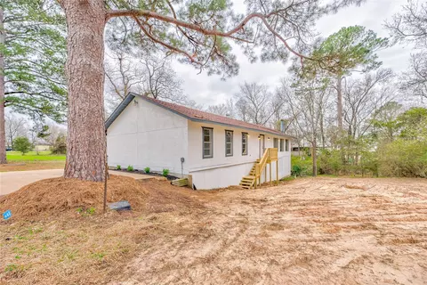 145 W Houston Ave, Onalaska, TX 77360