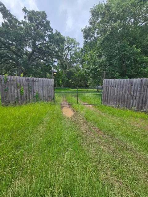 19280 Highway 35, Sweeny, TX 77480