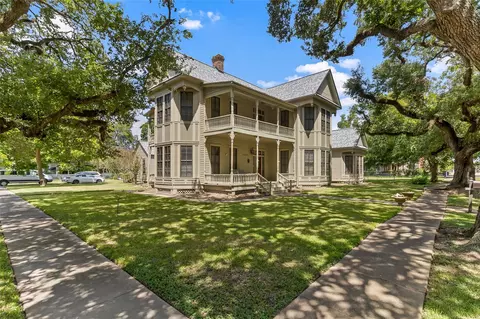 2420 Avenue H, Bay City, TX 77414