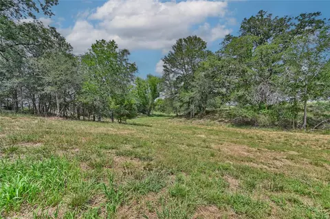 180 Sunny Day Dr, Red Rock, TX 78662