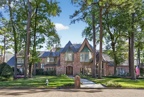 8807 Chelmsford Ln, Spring, TX 77379