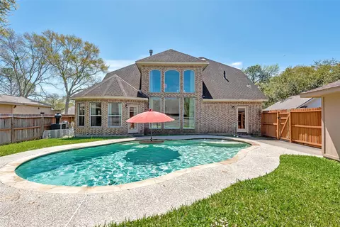 15811 Crestbrook Dr, Houston, TX 77059