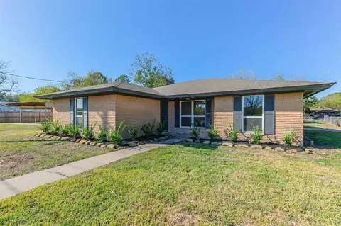 802 Wright St, El Campo, TX 77437 photo 1