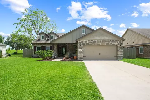 233 Twin Lakes Blvd, West Columbia, TX 77486