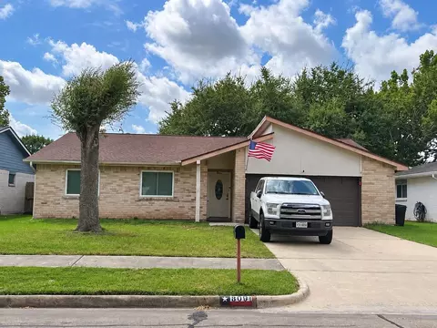 5001 Crestway Dr, La Porte, TX 77571