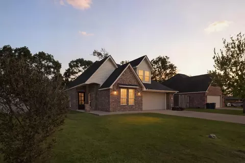 790 Bridgeview, Bridge City, TX 77611