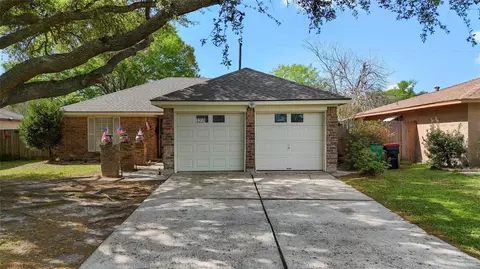 2205 Buchanan Dr, Baytown, TX 77520