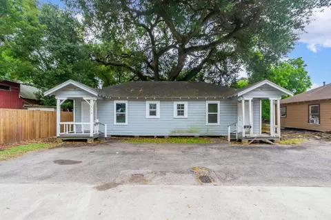713 W Willis St, Alvin, TX 77511