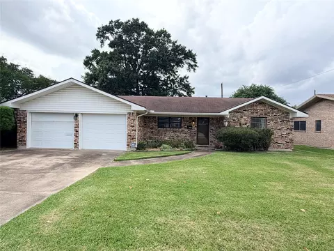 3152 Sandalwood Dr, Port Neches, TX 77651