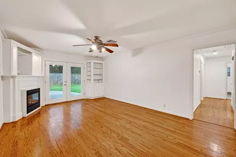 5006 Creekbend Dr, Houston, TX 77035