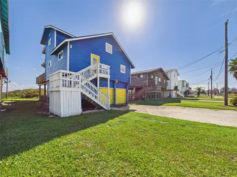 1654 Sandpebble Pl, Surfside Beach, TX 77541