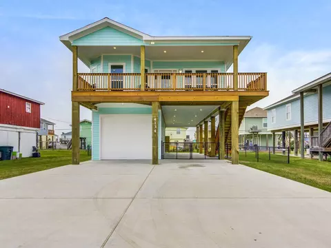 4134 Panola Dr, Galveston, TX 77554