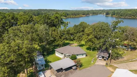 207 Fishers Pt, Burkeville, TX 75932