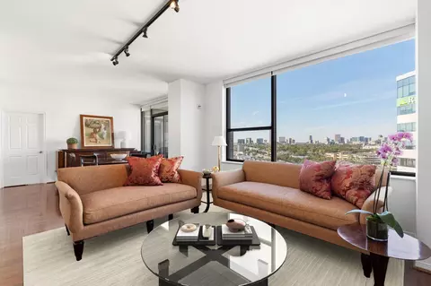 14 Greenway Plz #12L, Houston, TX 77046