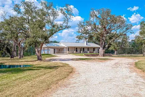 8011 Pecan Dr, Damon, TX 77430 photo 1