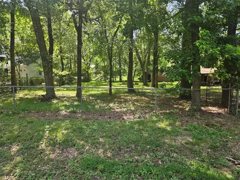 808 Chickasaw Dr, Montgomery, TX 77356