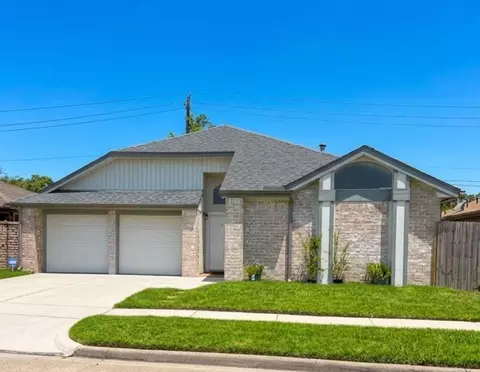 7810 Poitiers Dr, Houston, TX 77071
