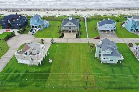 19135 Kahala Drive Dr, Galveston, TX 77554