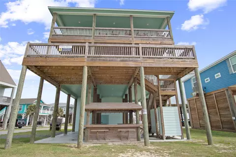 812 S Crystal Beach Rd, Crystal Beach, TX 77650