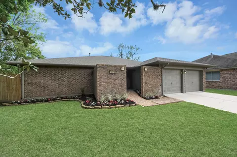 2438 Willow Bend Dr, Richmond, TX 77406