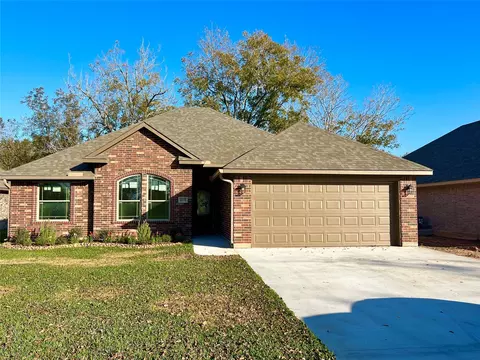 1031 S Anderson St, Angleton, TX 77515