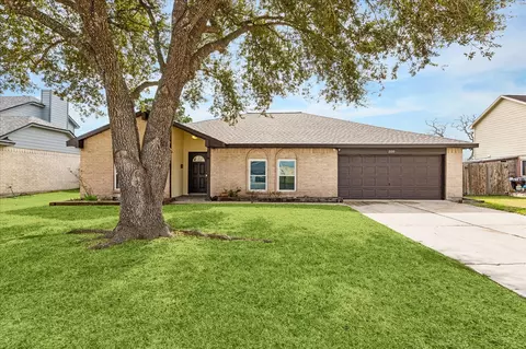 320 Creek Bend Dr, League City, TX 77573