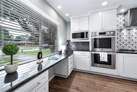 6030 Warm Springs Rd, Houston, TX 77035