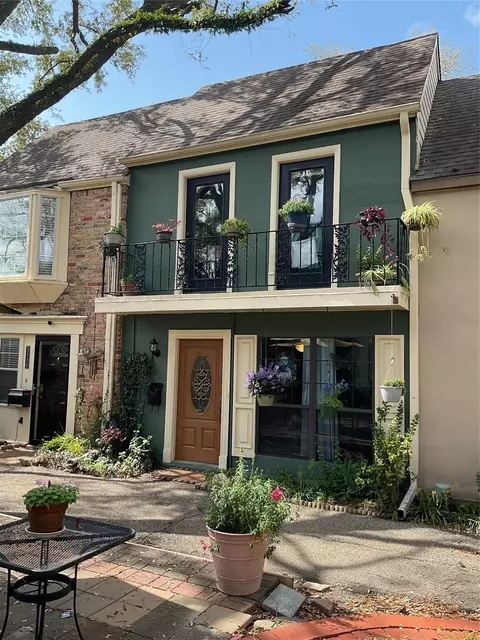 5217 Arboles Dr #M, Houston, TX 77035