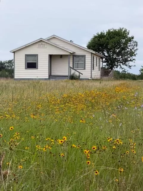 1240 Crooked Rd, Cat Spring, TX 78933