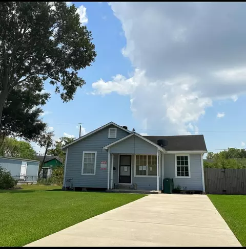 311 Rustic Dr, Pasadena, TX 77502