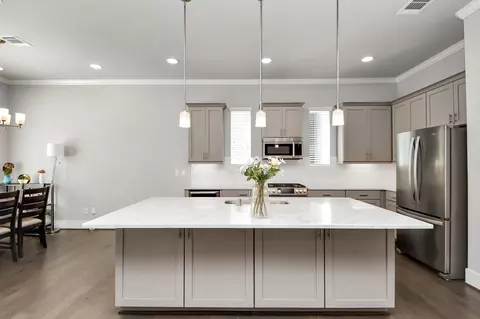 5720 Petty St, Houston, TX 77007
