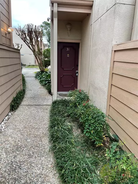 2125 Augusta Dr #31, Houston, TX 77057