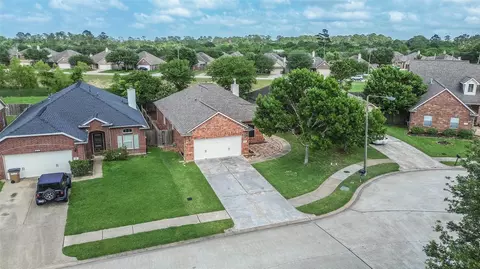 4055 Bentwood Dr, Dickinson, TX 77539
