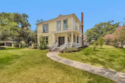1017 Water St, Navasota, TX 77868