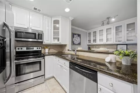 3600 Montrose Blvd #304, Houston, TX 77006