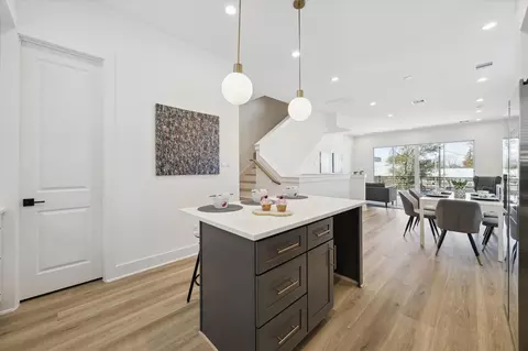 5607 Camino Encantado Dr, Houston, TX 77091