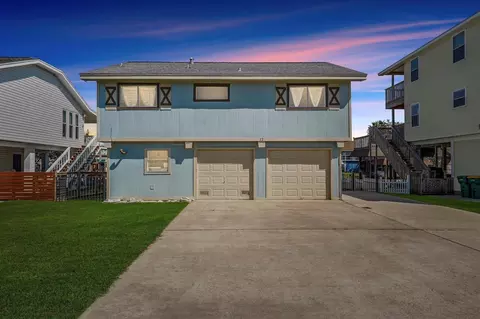 12 S Sandpiper St, La Marque, TX 77568