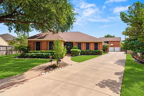 8115 Meadow Crest St, Houston, TX 77071