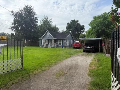 5009 E O S T Dr, Houston, TX 77013