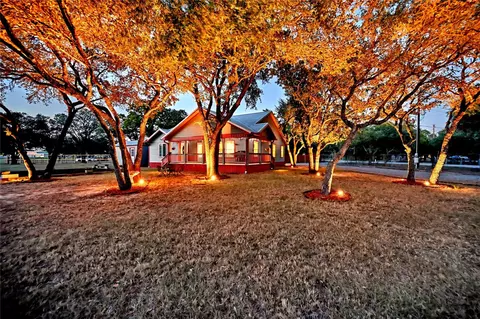 1066 County Road 233, Giddings, TX 78942