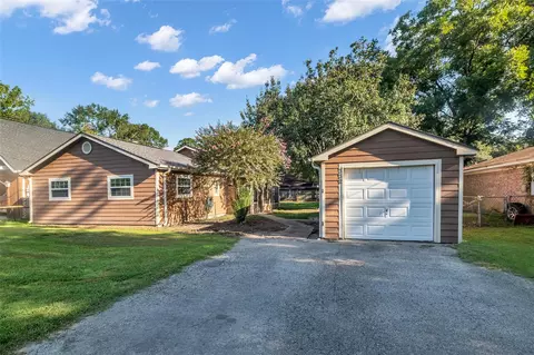 332 Springwood Dr, Conroe, TX 77385